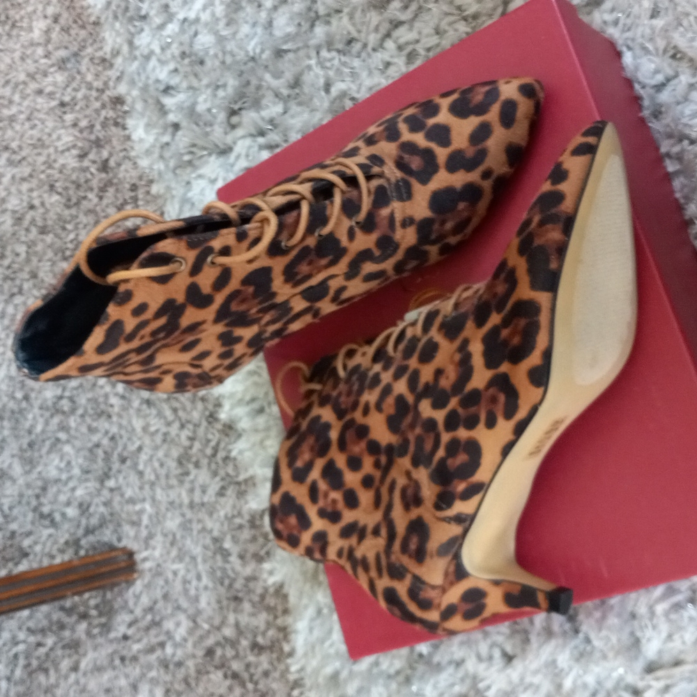 Leopard Print Suede Booties Size 9 - Picture 2 of 3